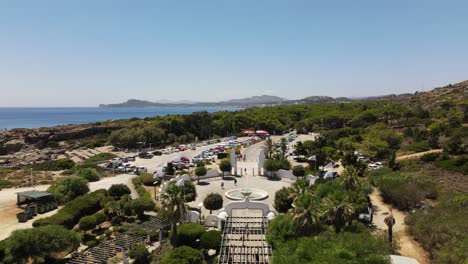 Manantial-Natural-Con-Baño-Antiguo-En-La-Isla-Turística-De-Rodas-En-Grecia,-Antena