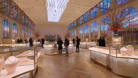 Large-luxury-jewelry-store-with-large-windows-through-which-you-can-see-the-sky-in-New-York