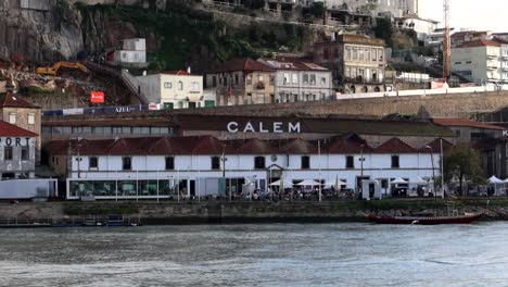 Bodega-De-Vinos-Calientes-En-Oporto,-Portugal.