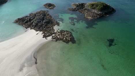 Sandy-beach-and-rocky-islands-on-Isle-of-Mull,-Scotland,-aerial