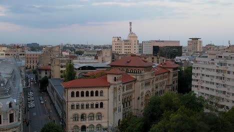 Universitätsplatz-In-Bukarest,-Rumänien:-Blick-Aus-Der-Sicht-Einer-Drohne