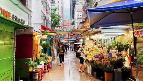Open-Street-Stalls-on-Tai-Yuen-Street-in-Wan-Chai,-Hong-Kong