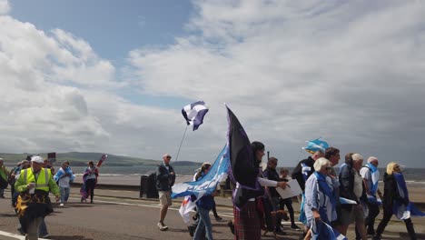 Weitwinkelaufnahme-Von-Pro-schottischen-Unabhängigkeitsdemonstranten-In-Ayr,-Schottland