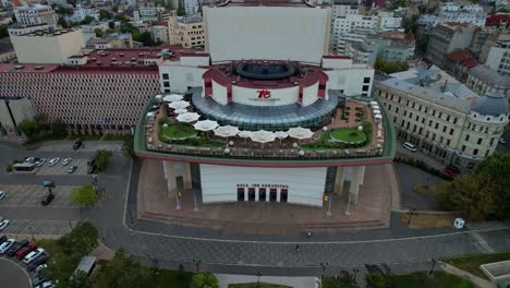 Vista-Panorámica-Del-Teatro-Nacional-De-Bucarest,-Rumania,-Plaza-De-La-Universidad