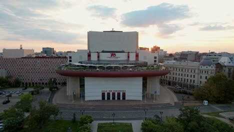 Sun-Rising-Over-The-National-Theatre-Of-Bucharest,-Golden-Colors,-Romania