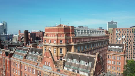 Luftdrohnenflug-Um-Das-Dach-Des-Gebäudes-Der-Manchester-Astronomical-Society-Im-Stadtzentrum-Von-Manchester