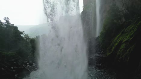 Schöne-Devkund-Wasserfall-Nahaufnahme