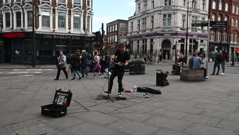 Singen-Vor-Dem-Ende-Der-Welt,-Camden,-London,-Vereinigtes-Königreich