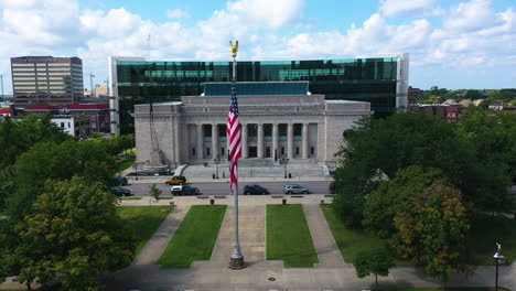 Aerial-view-over-the-American-Legion-Mall-and-the-Indianapolis-Public-Library,-in-sunny-Indiana,-USA