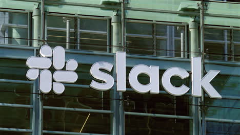 Hauptsitz-Des-Softwareunternehmens-Slack-In-Der-Howard-Street-In-San-Francisco,-Kalifornien