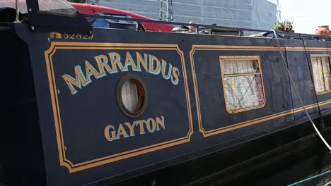 Barco-Por-El-Río-Marrandus-Gayton,-Londres,-Reino-Unido