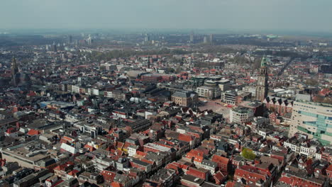 Panorama-Luftaufnahme-Der-Stadtlandschaft-Von-Groningen-Mit-Architektonischen-Wahrzeichen-Im-Norden-Der-Niederlande