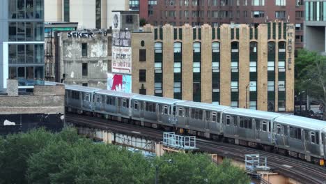 Chicago-elevated-train
