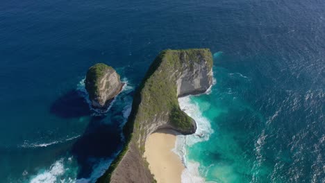 Die-Mischung-Aus-Farben-Und-Texturen-Schafft-Ein-Bezauberndes-Panorama.-Entdecken-Sie-Diamond-Beach-Mit-Seinen-Elfenbeinfarbenen-Sandstränden,-Kristallklarem-Wasser,-Ikonischen-Felsformationen-Und-Einem-Wahren-Tropischen-Paradies