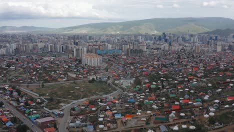 Disparo-Al-Revés-De-La-Famosa-Capital-De-Mongolia,-Ulán-Bator