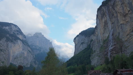 Serene-Lauterbrunnen-valley-with-tall-alpine-waterfall,-Switzerland