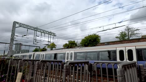 Elizabeth-Line-Clase-345-Tren-Aventra-En-Dirección-A-Old-Oak-Common-Elizabeth-Line-Depot