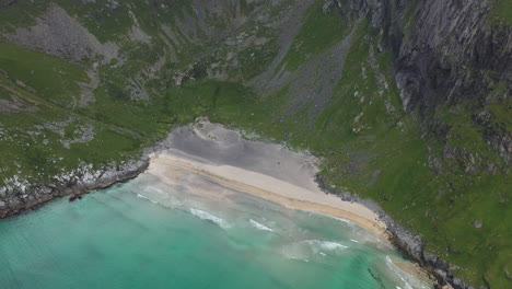 Descending-drone-shot-of-the-isolated-Kvalvika-Beach-in-the-Lofoten-Islands-Norway,-cinematic-aerial-shot