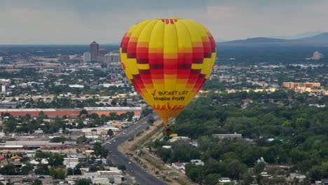 Rainbow-Ryders-Bucket-List-hot-air-balloon-rides-outside-of-Albuquerque,-New-Mexico