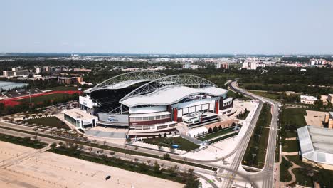 4k-Establecimiento-De-Una-Toma-De-Drones-De-La-Universidad-De-Campo-Del-Grupo-De-Inversores-Ig-De-Manitoba-Winnipeg-Blue-Bombers-Estadio-De-Fútbol-Y-Conciertos-De-Fútbol-En-Canadá