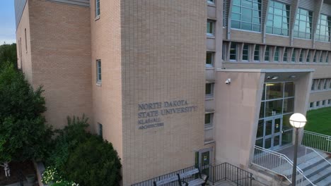 North-Dakota-State-University-academic-building-in-Fargo,-ND