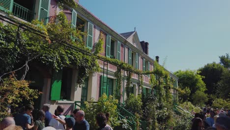 Guests-exploring-Croweded-Claude-Monet's-Garden-in-France