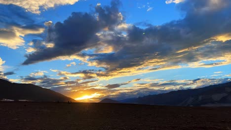 Nature's-ballet:-Timelapse-reveals-fast-moving-clouds-above-mountain-splendor