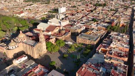 Aerial-footage-of-San-Luis-Potosí-downtown-in-México,-showing-the-"Plaza-del-Carmen"-square,-the-"Teatro-de-la-Paz"-theater-and-the-temple-of-"Nuestra-Señora-del-Carmen