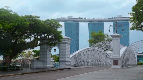 Looking-at-Anderson-Bridge-with-the-Towers-of-the-Marina-Bay-complex-in-the-background