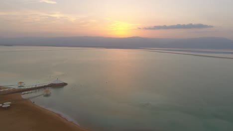 Sonnenaufgang-über-Dem-Toten-Meer-Im-Süden-Israels