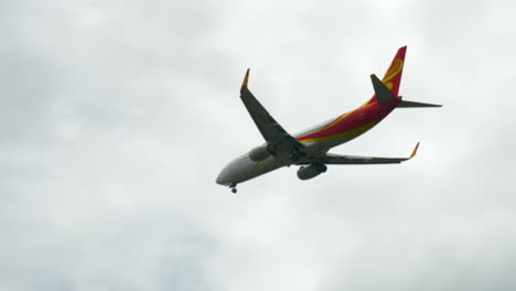 Hainan-Airlines-Se-Prepara-Para-Aterrizar-En-El-Aeropuerto-De-Suvarnabhumi,-Tailandia