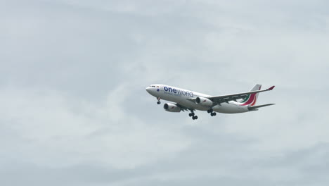 Las-Aerolíneas-De-Srilankan-Se-Preparan-Para-Aterrizar-En-El-Aeropuerto-De-Suvarnabhumi,-Tailandia
