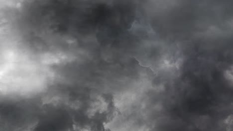 Supercell-thunderstorm-with-dark-cumulonimbus-clouds