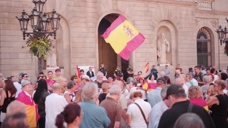 Barcelona-Demonstration-Supporting-Spanish-Unity:-Crowds,-Flags,-and-Public-Speeches-Against-Catalonia-Independence-Movement