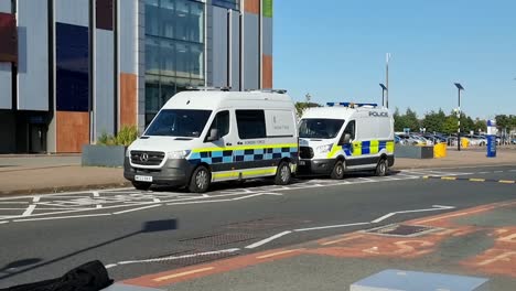 Ein-Polizeiwagen-Der-Britischen-Grenzpolizei-Parkte-Während-Der-Krisenkontrolle-Vor-Dem-John-Lennon-Flughafen-In-Liverpool-Während-Der-Asylsuche