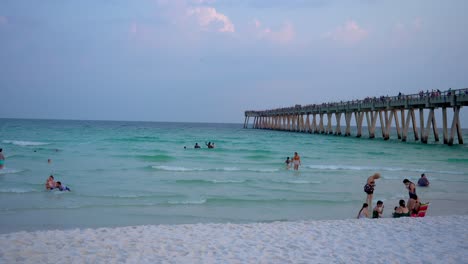 Strand-Von-Navarra-Mit-Angelpier-Bei-Sonnenuntergang