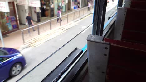 Fensteransicht-Der-Straßenbahnfahrt-In-Hongkong