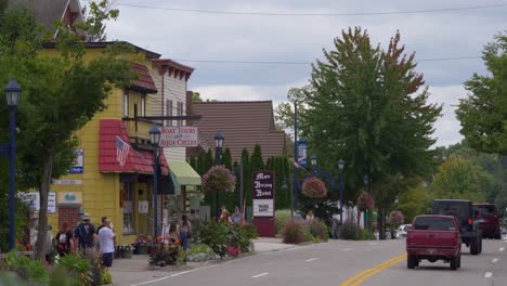 Frankenmuth,-MI-–-10.-September-2023-–-Eine-Außenaufnahme-Der-Geschäfte-Entlang-Der-Hauptstraße-Route-83-In-Der-Innenstadt-Von-Frankenmuth,-Michigan