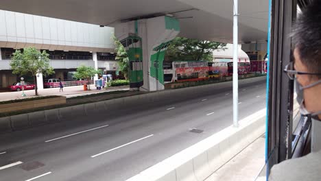 Hongkong-Straßenbahnfahrt-Durch-Die-Stadt