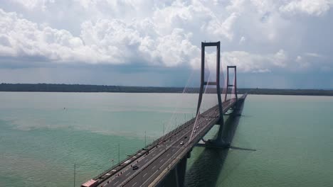 Puente-Suramadu-En-Surabaya,-Java-Oriental,-Indonesia
