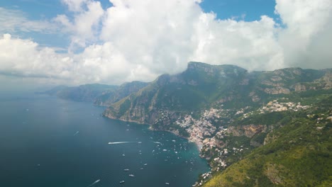 Zeitraffer-Aus-Der-Luft-über-Positano,-Amalfiküste,-Italien