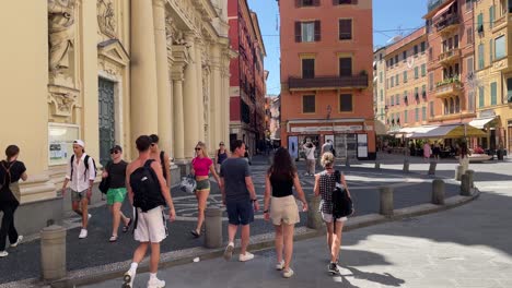 Gente-Explorando-Las-Calles-Y-Edificios-De-Santa-Margherita-Ligure