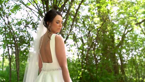 Gorgeous-brunette-posing-on-her-wedding-day-outside