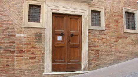 House-of-the-famous-artist-Raffaello-in-Urbino,-Italy