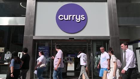 Welcome-to-Currys-within-Oxford-Street,-London,-United-Kingdom