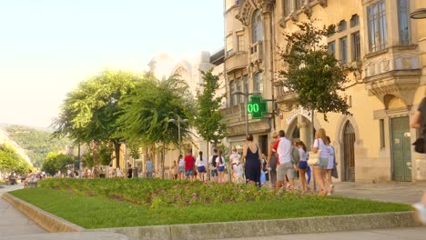 Tourists-Strolling-On-Avenida-da-Liberdade-During-Summer-In-The-Historical-Center-Of-Braga,-Portugal