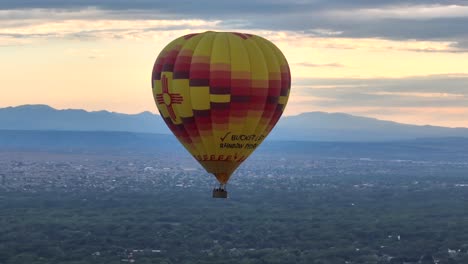 Bucket-List-Rainbow-Ryders-hot-air-balloon-tours-of-Albuquerque,-New-Mexico-during-hot-air-balloon-festival-at-sunrise