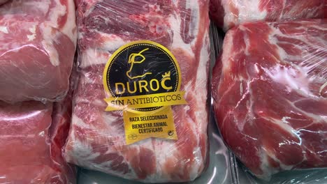 Zertifiziertes-Duroc-Schweinefleisch-In-Plastikverpackung-Ohne-Antibiotika