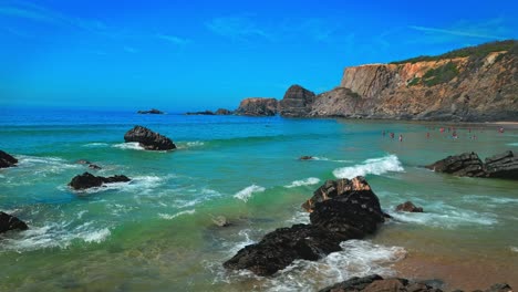 The-beautiful-Algarve-coastline,-holiday-destination-for-families