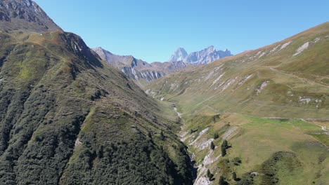 Stunning-Drone-footage-of-an-Alpine-valley-in-summer
